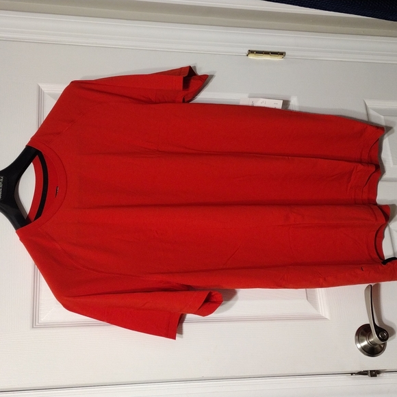 Banana Republic Sport Moisture-Wicking Crew Neck Training Tee - Picture 2 of 6